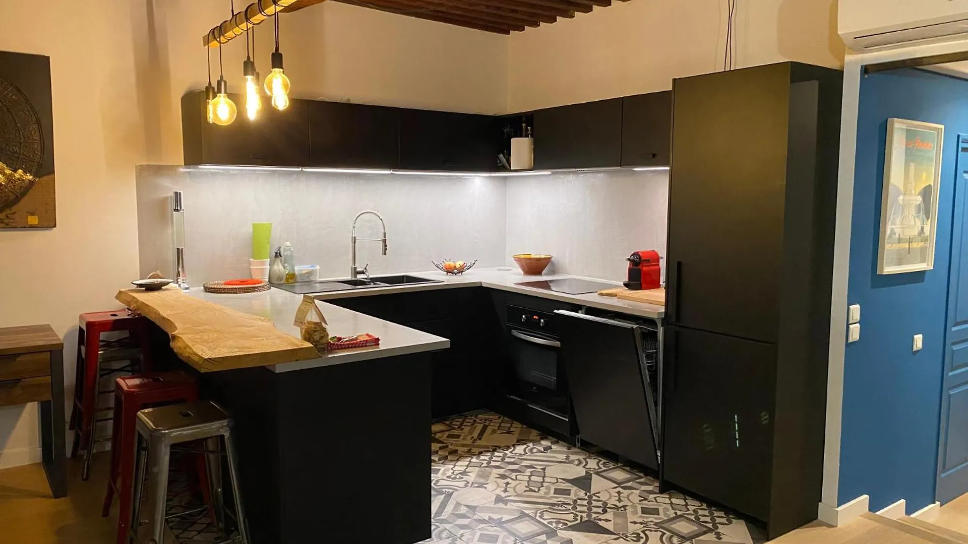 Les Precheurs Hideaway, Chic Retreat In Aix Historic Heart Apartment Aix-en-Provence